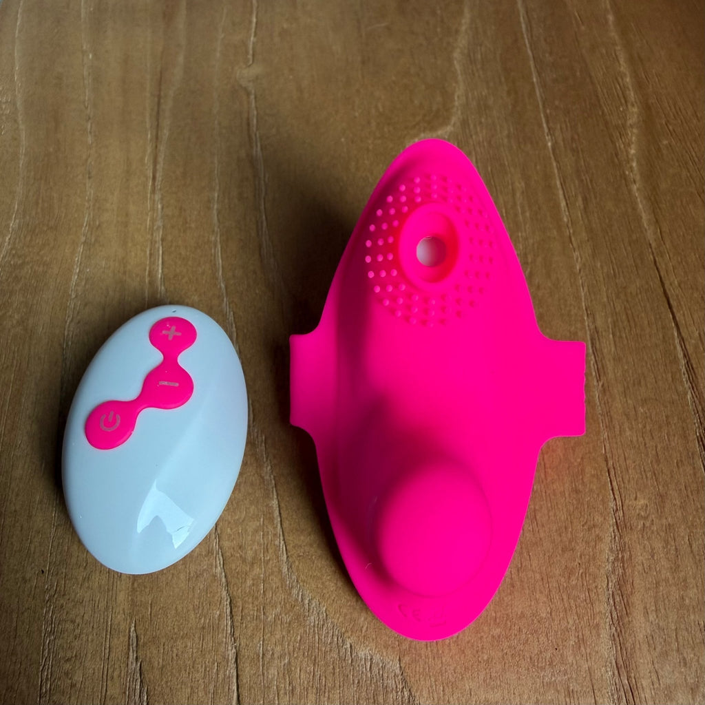 Simia the Wearable Remote Control Vibrator with Powerful Clit Sucker - Cumequoi Vibrators & Suckers sex toys Lebanon