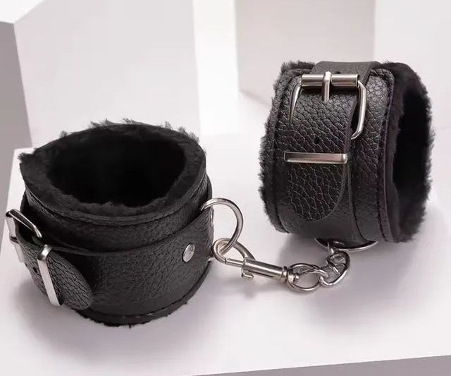 Leather and Furr HandCuffs - sex toy BDSM Lebanon