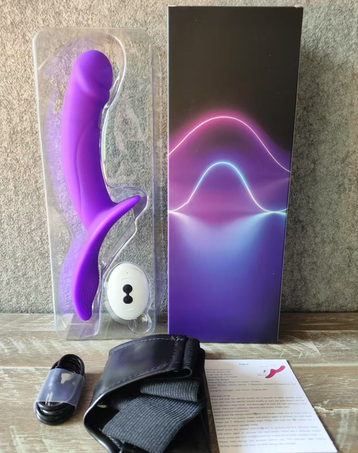 Vibrating Dildo Strapon with a vibrating Grinder