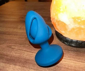 Controllable Vibrating Butt Plug (Colored)