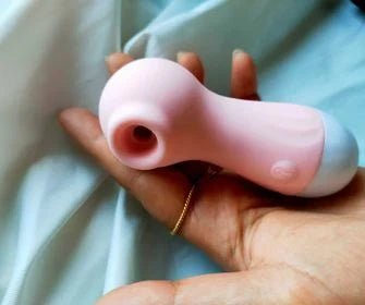 Clit Sucker Vibrator for Women: Powerful Suction Toy - sex toy Vibrators & Suckers Lebanon