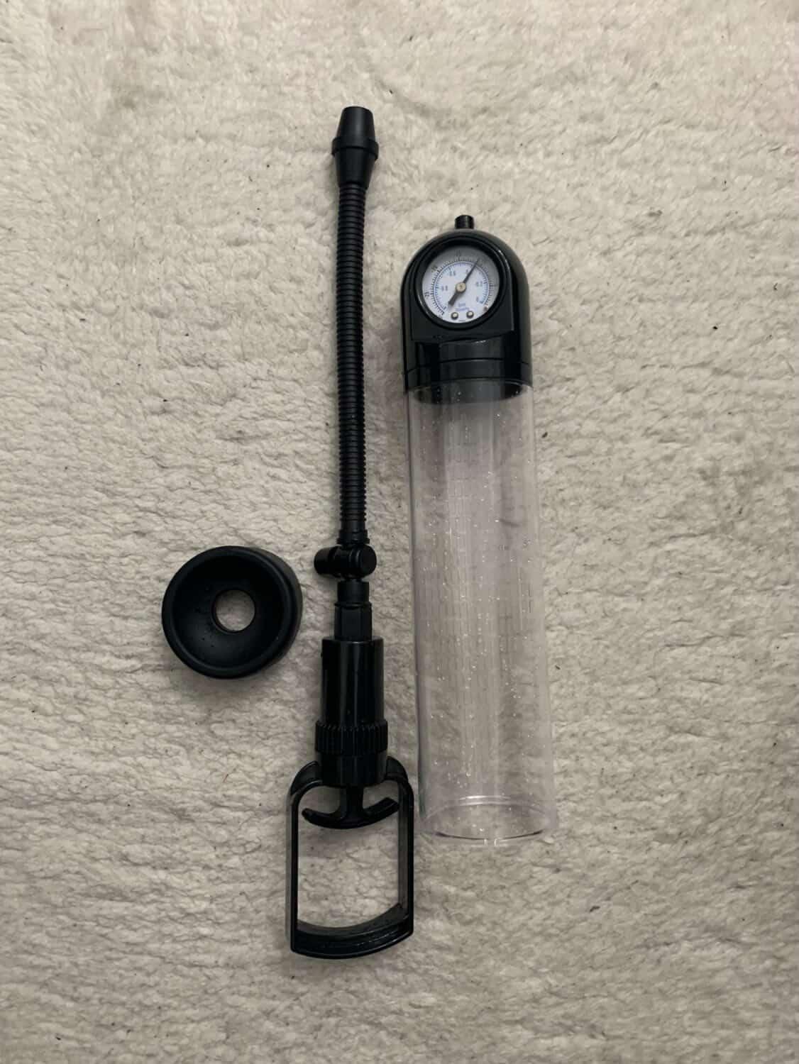 Penis Pump with Gauge - sex toy Pumps Lebanon
