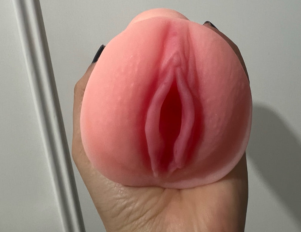 pussy and mouth masturbator