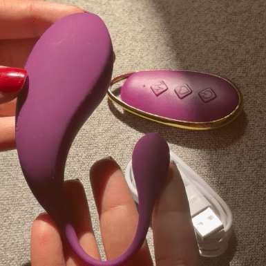 Egg Vibrator with Remote - Purple Wireless | Cumequoi - Cumequoi Vibrators & Suckers sex toys Lebanon