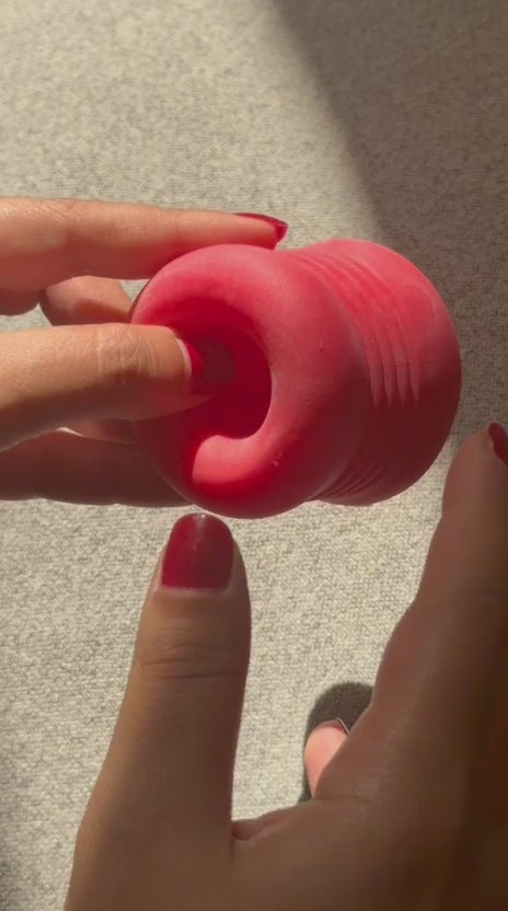 Ribbed Stroker - Red Silicone Masturbator | Cumequoi